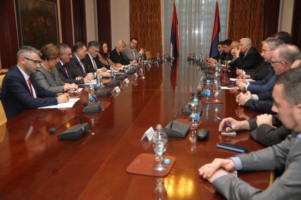 Српска да буде изнад свих подела